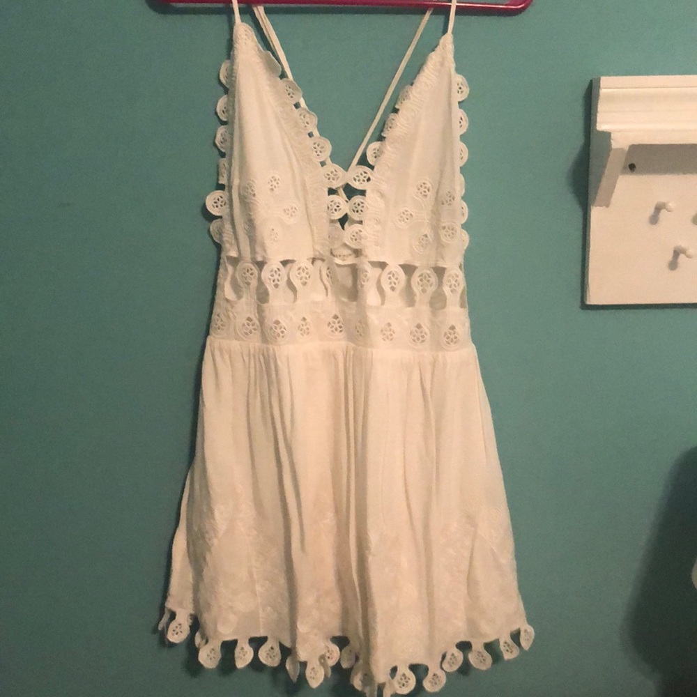 Summer dress, cross back, low-cut, cut-out midline